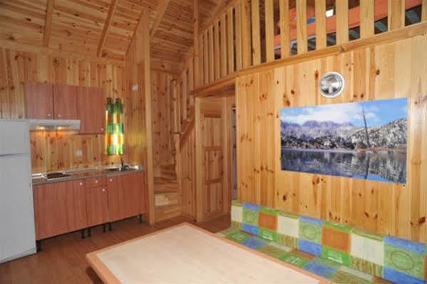 Отель Camping La Torre Эспот Экстерьер фото