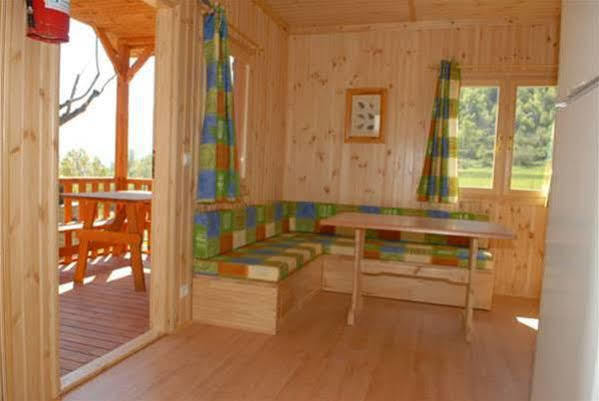 Отель Camping La Torre Эспот Экстерьер фото